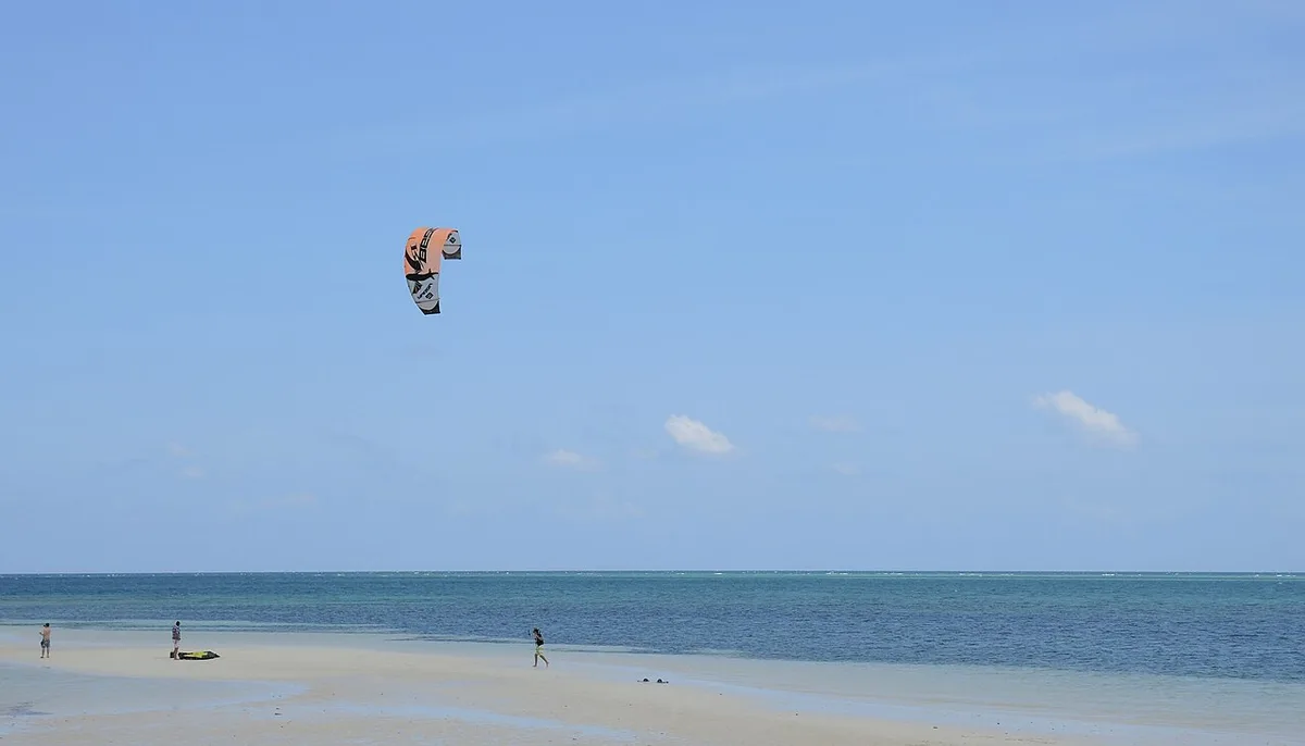 Kitesurfer launching a kite on the shallow sand flats at Banana Bay, Grand Bahama