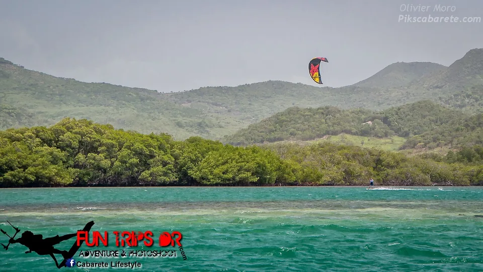 Lagon protégé par une barrière de corail à Buen Hombre