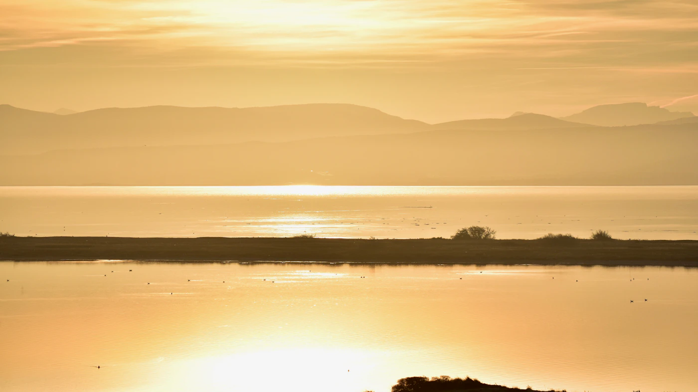 Coucher de soleil sur la lagune de Leucate, spot d'eau plate réputé pour l'apprentissage du kitesurf