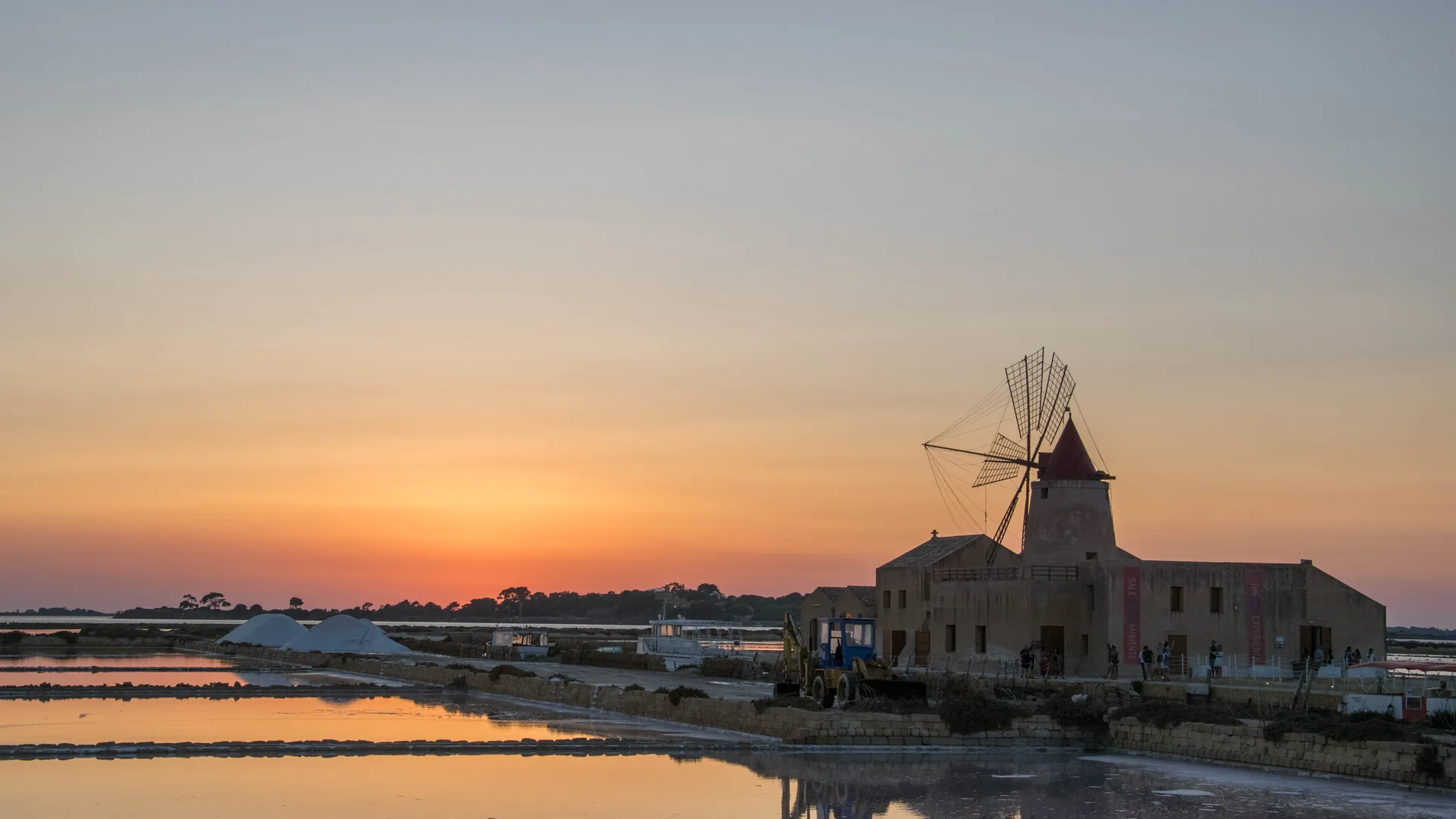Moulin à vent dans les salines de Lo Stagnone, en Sicile