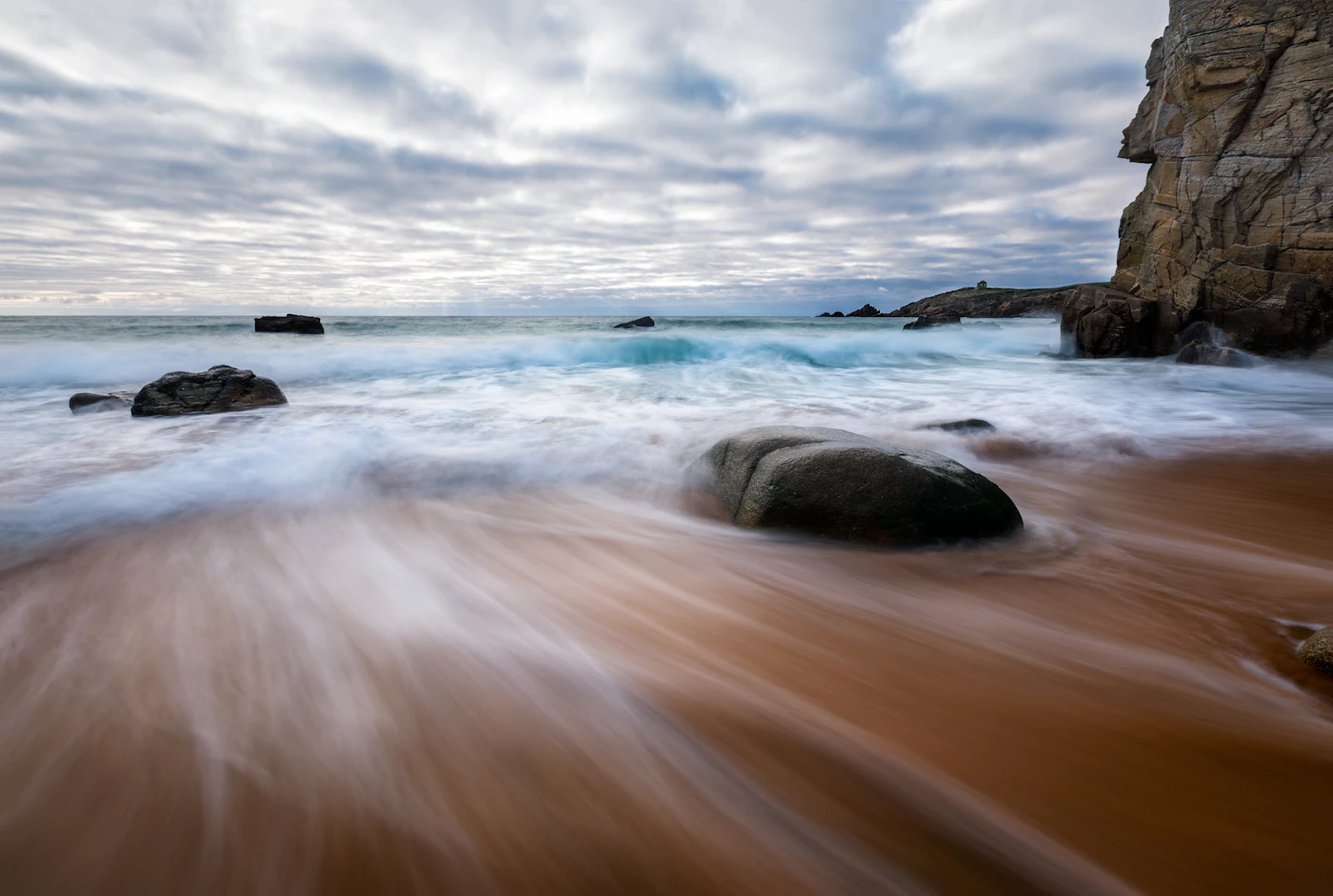 Vagues sur la côte rocheuse de Quiberon, Morbihan