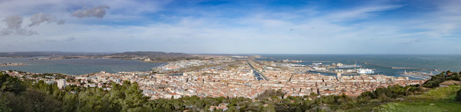 Vue aérienne de Sète et du Mont Saint-Clair, entre étang de Thau et Méditerranée
